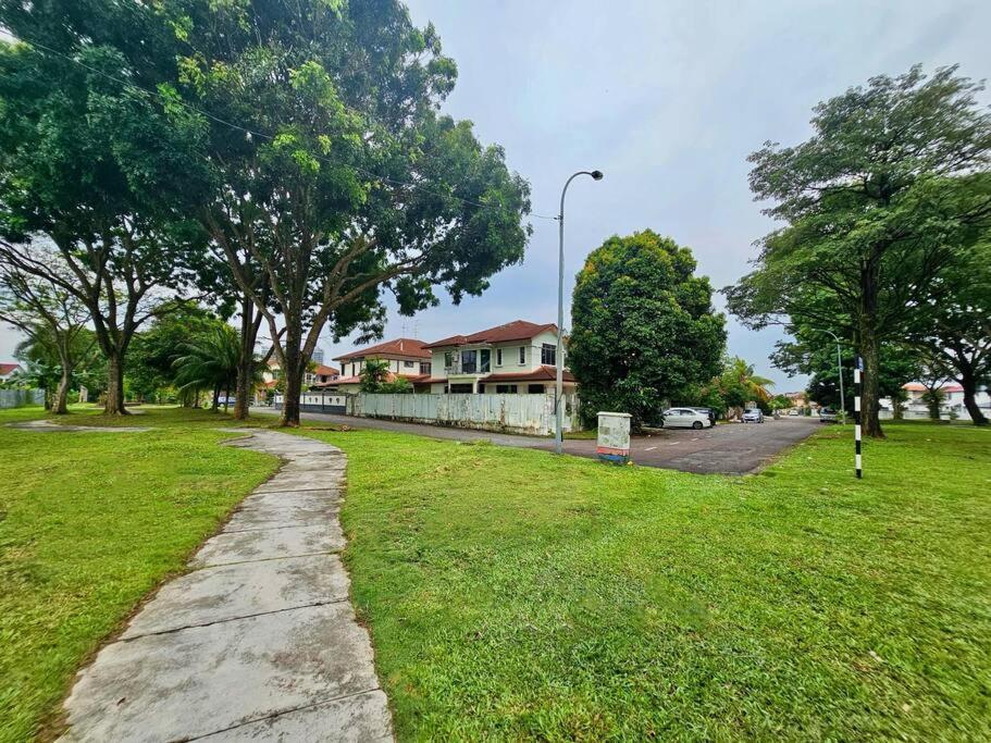 Cozy Holiday Home Karaoke Bbq Bukit Indah Jb Johor Bahru Dış mekan fotoğraf